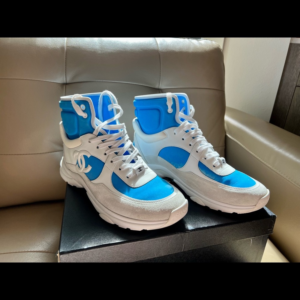 Chanel White/Fluo Blue CC sneakers - Picture 6 of 10